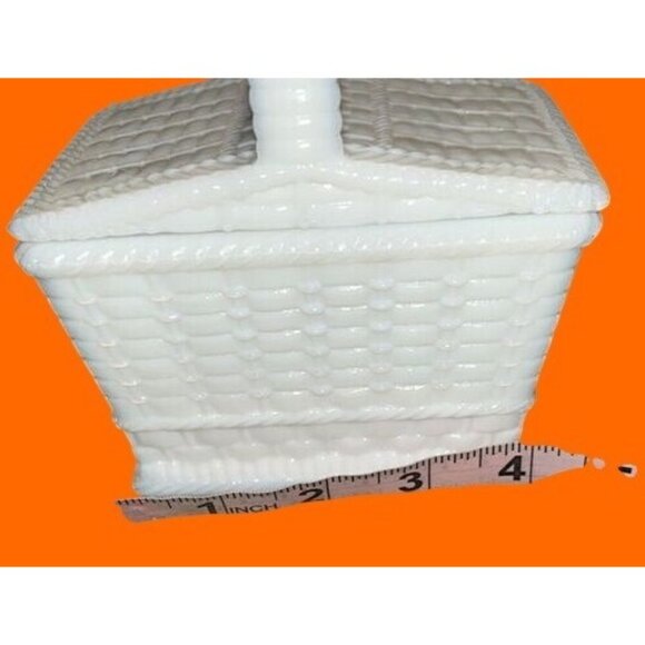 Vintage Westmoreland Milk Glass Miniature Woven Basket Trinket Box With Lid USA - Picture 5 of 8